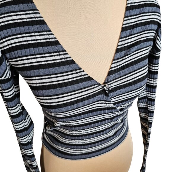 Free People V-Neck Wrap Top Long Sleeve Striped Black & Grey Sz S - Picture 2 of 7